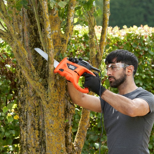 Sierra de mano eléctrica 400W - KS880ECBLACK+DECKER