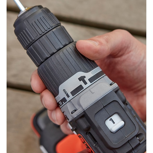 Close-up photo of BLACKDECKER cordless drill BDCHD12S1 with hand adjusting the torque ring.