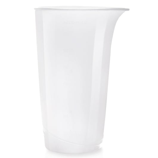 BLACK+DECKER BXHB500E clear plastic measuring cup, tall cylindrical shape, white background, side angle.