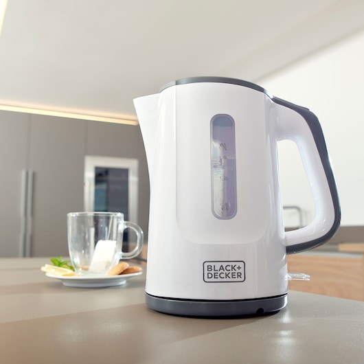 BLACK+DECKER BXKE2200E white electric kettle with water level indicator on kitchen counter